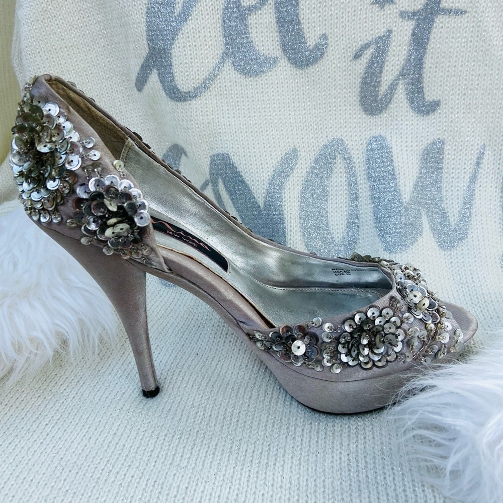 Nina New York Sadi Open-Toe Pump- Size 7 EUC Color: Silver